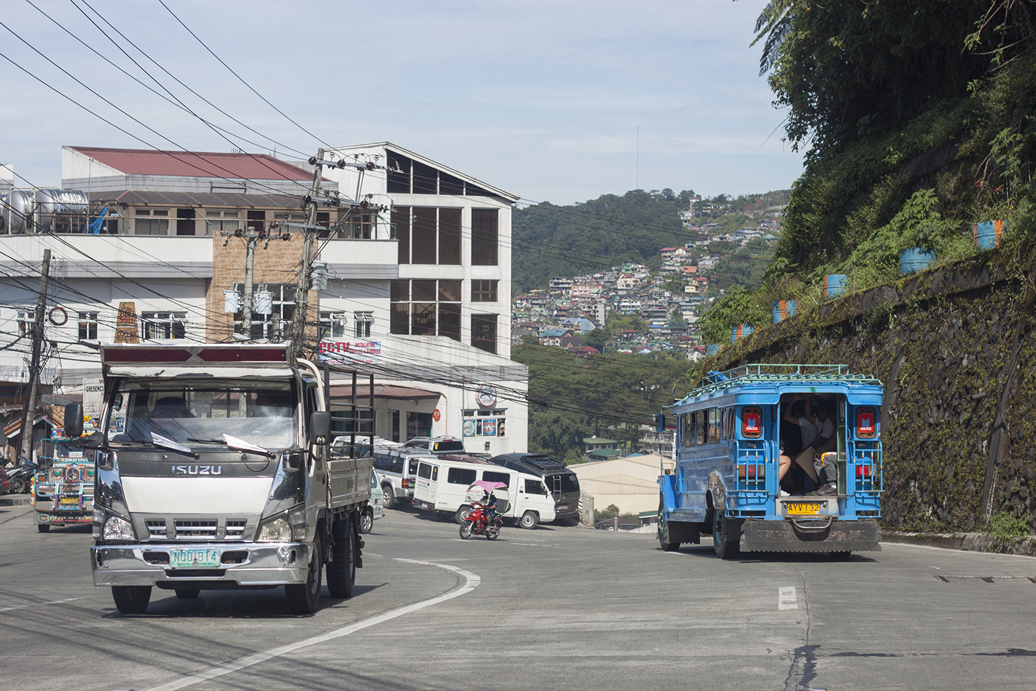 Thú vị những chiếc xe Jeepney đầy sắc màu ở Philippines - 5
