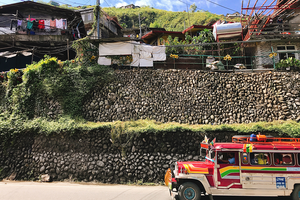 Thú vị những chiếc xe Jeepney đầy sắc màu ở Philippines - 7