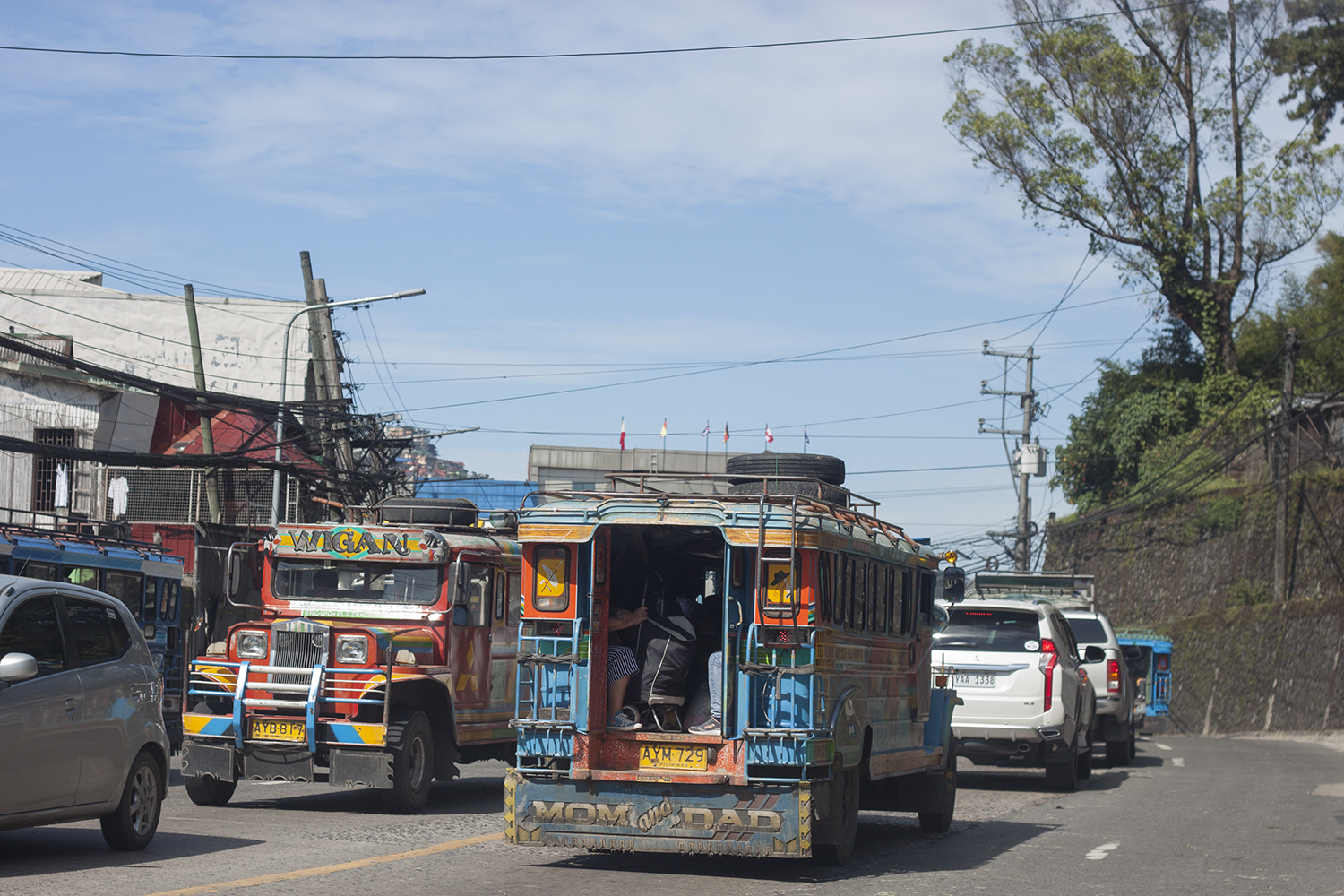 Thú vị những chiếc xe Jeepney đầy sắc màu ở Philippines - 8