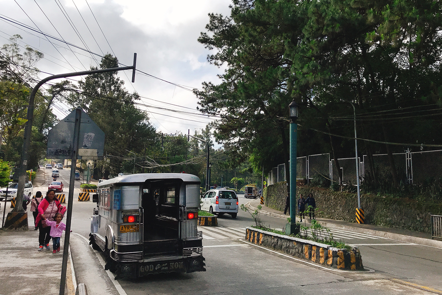 Thú vị những chiếc xe Jeepney đầy sắc màu ở Philippines - 10