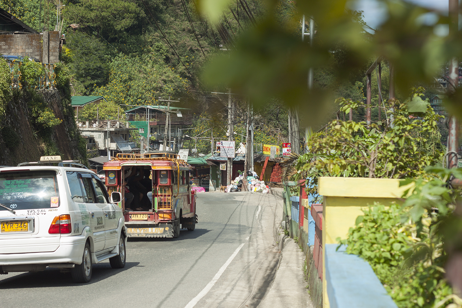 Thú vị những chiếc xe Jeepney đầy sắc màu ở Philippines - 12