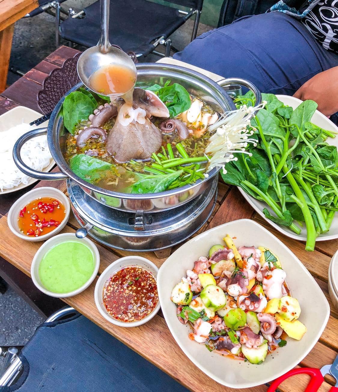 Sài Gòn ngày mưa “ấm bụng chắc dạ” với 5 quán lẩu ăn là ghiền - 1