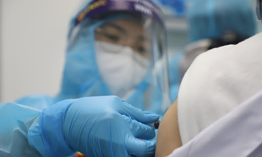 Thầy giáo trẻ 26 tuổi ở Hà Nội tử vong sau 39 giờ tiêm vắc xin ngừa COVID-19 - 1