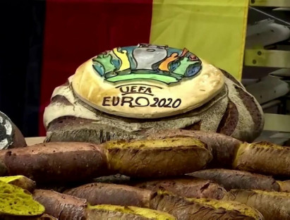 Ăn gì - Tiệm bánh chủ đề Euro 2020 của anh chủ mê bóng đá