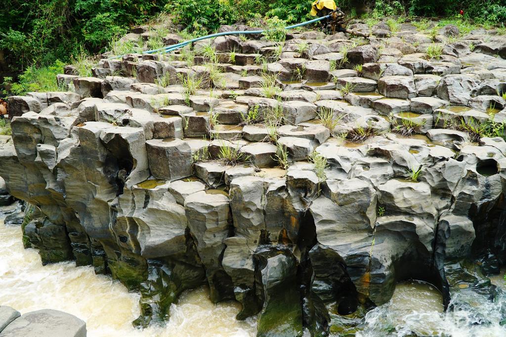 Khảo sát bãi đá cổ triệu năm ở Gia Lai phục vụ du lịch - 2