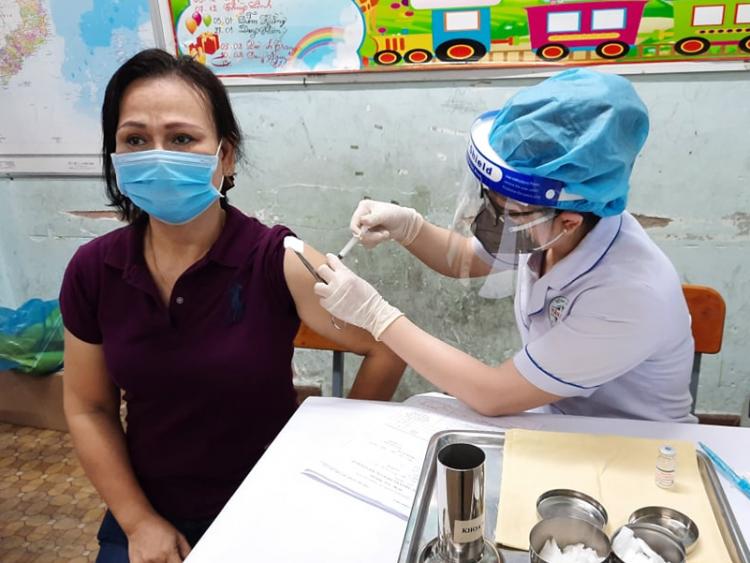 Tiêm vắc xin mũi 2: Khi nào được tiêm, thuốc cùng loại hay khác loại ?
