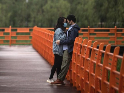 Chuyện hay - Tiêm vaccine Covid-19 là tiêu chuẩn mới trong việc hẹn hò ở Hong Kong