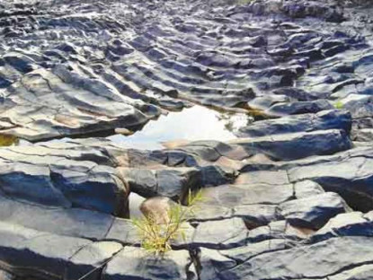 Chuyện hay - Cảnh tượng kỳ vĩ quần thể đá cổ mới phát hiện ở Gia Lai