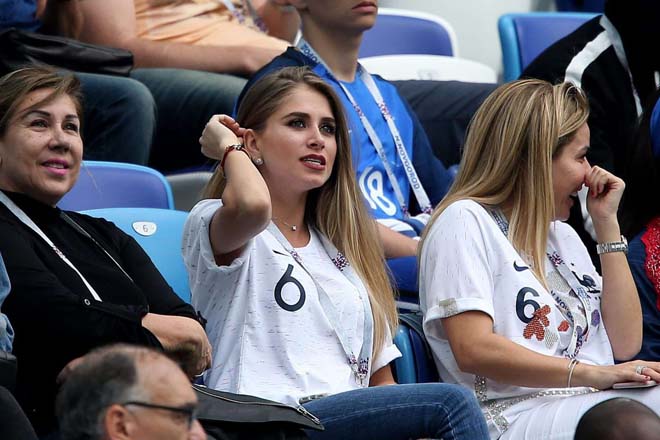 Nóng cùng mỹ nhân EURO: Vợ yêu Pogba đẹp &#34;đứng hình&#34;, Pháp hết mình đua vô địch - 2