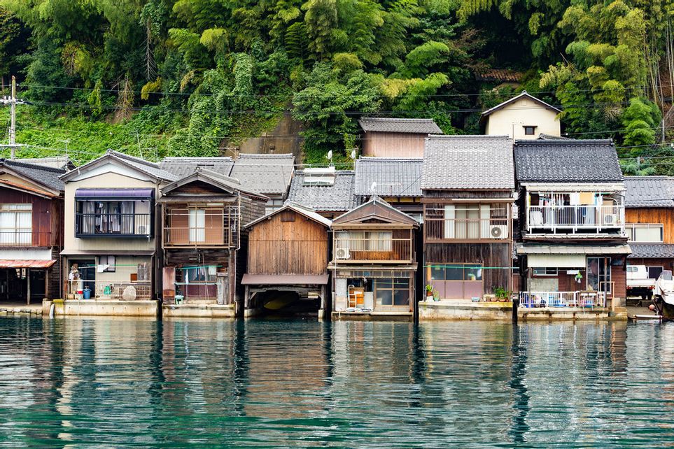 Ngôi làng nhà thuyền yên bình ở Nhật Bản - 1