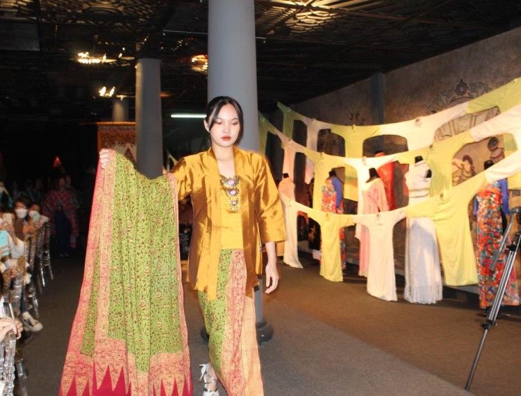 Áo dài - Batik: Sự giao thoa giữa di sản văn hóa