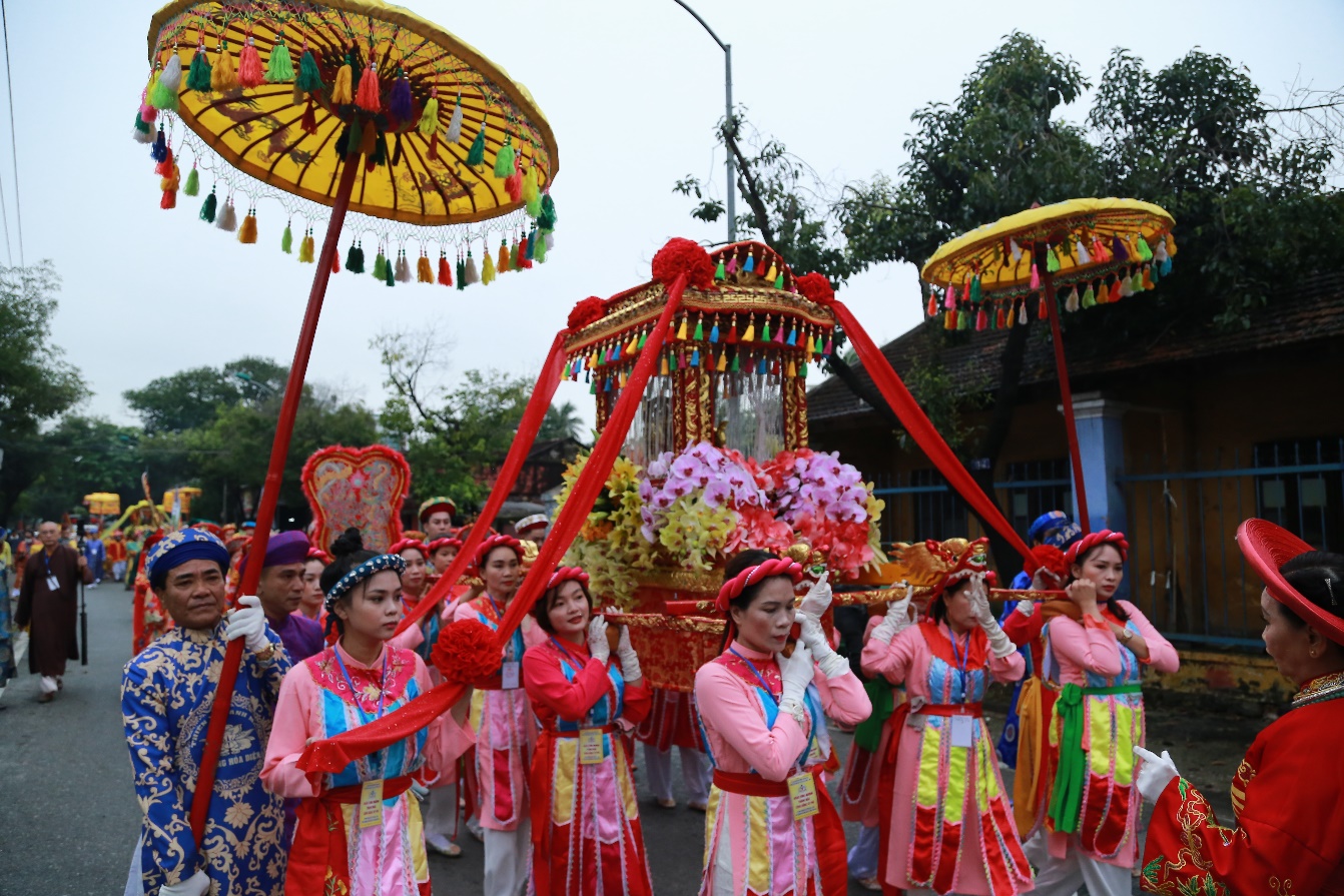 Lễ hội Điện Huệ Nam: Carnival dân gian đầy màu sắc trên dòng sông Hương - 11