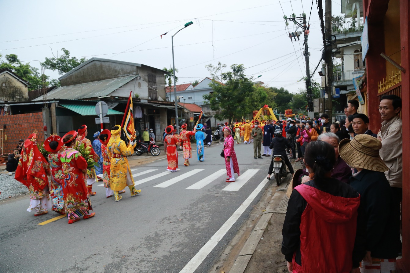 Lễ hội Điện Huệ Nam: Carnival dân gian đầy màu sắc trên dòng sông Hương - 15