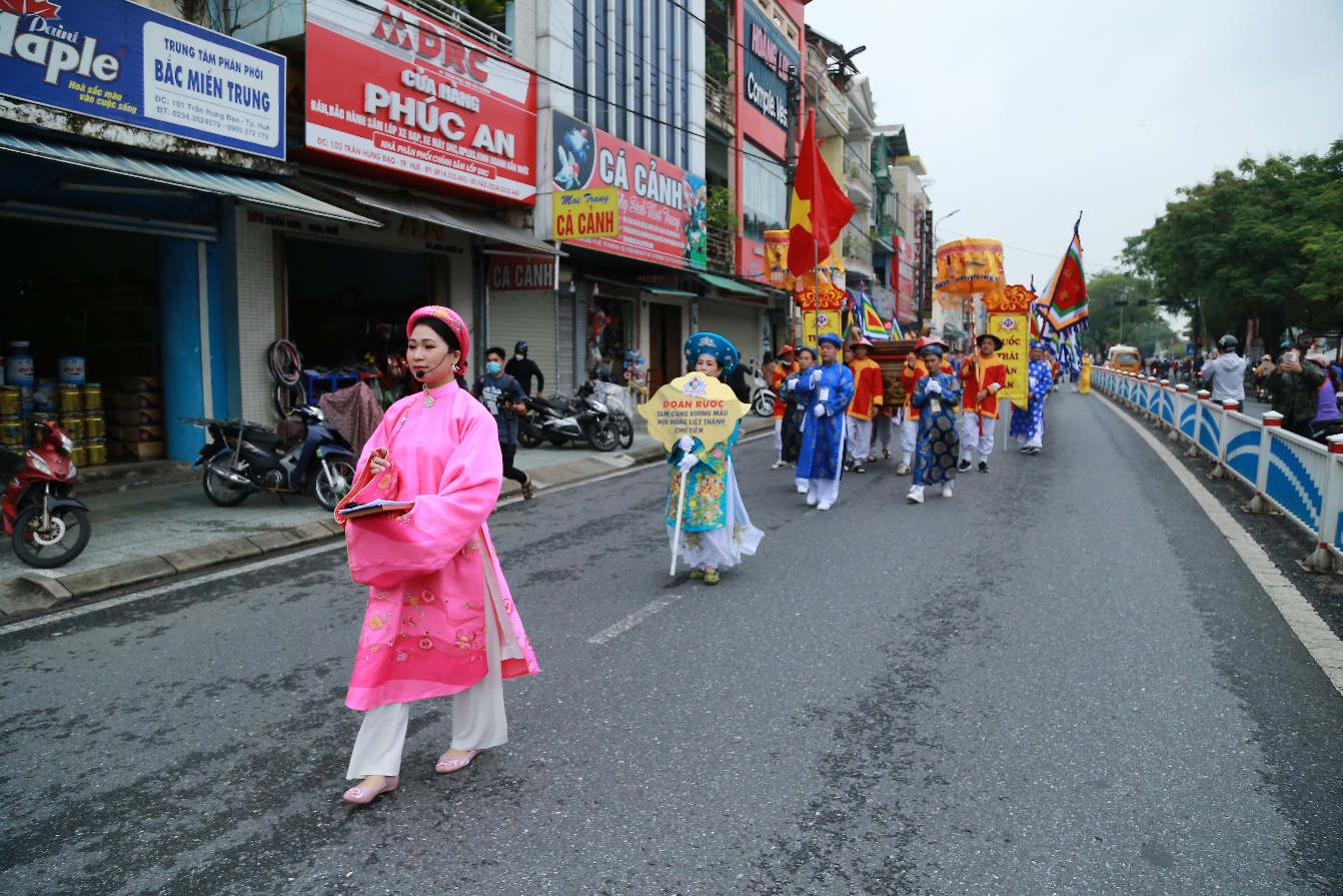 Lễ hội Điện Huệ Nam: Carnival dân gian đầy màu sắc trên dòng sông Hương - 16