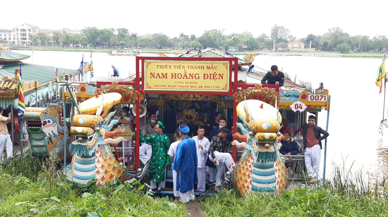 Lễ hội Điện Huệ Nam: Carnival dân gian đầy màu sắc trên dòng sông Hương - 6