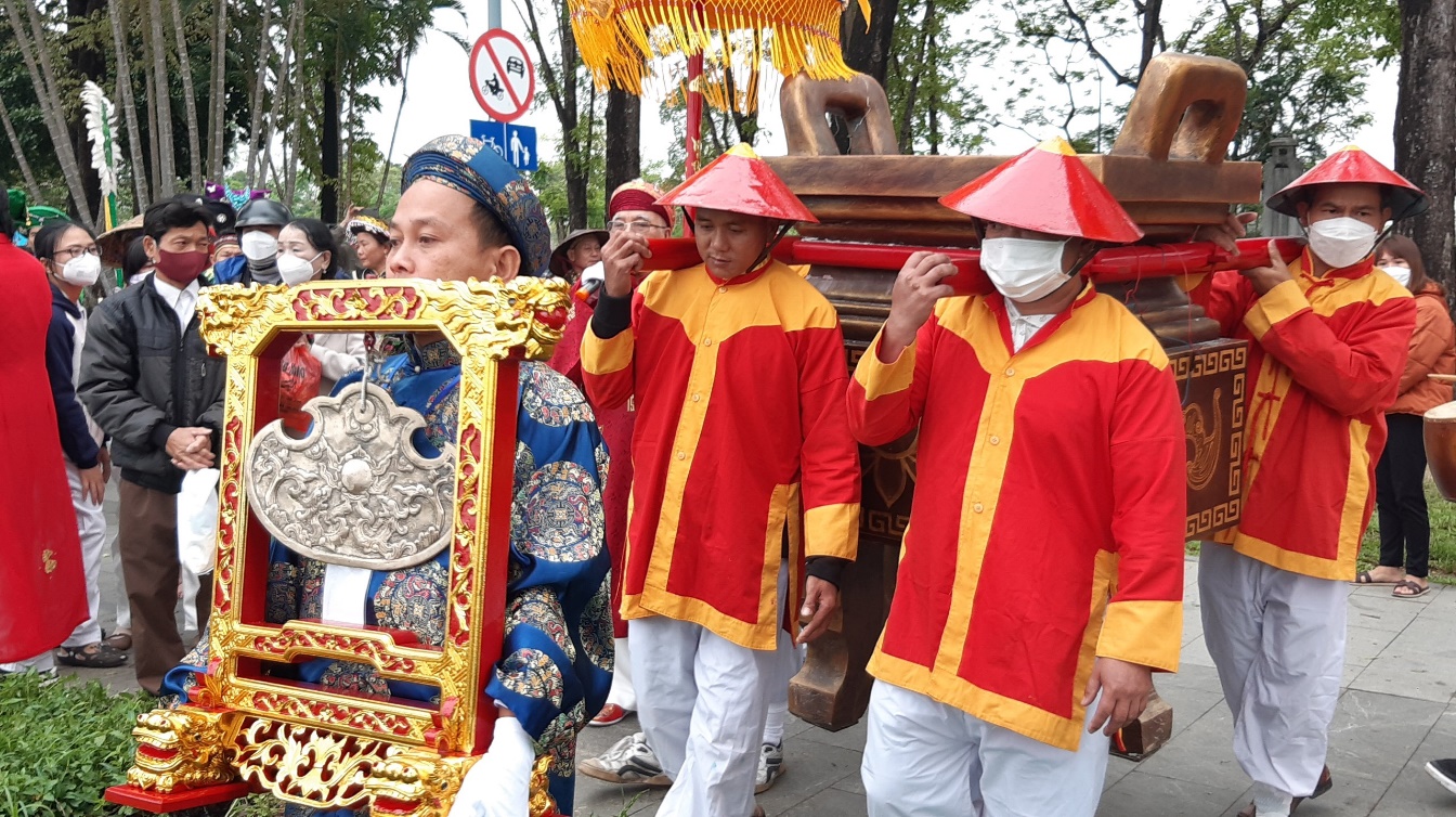 Lễ hội Điện Huệ Nam: Carnival dân gian đầy màu sắc trên dòng sông Hương - 8