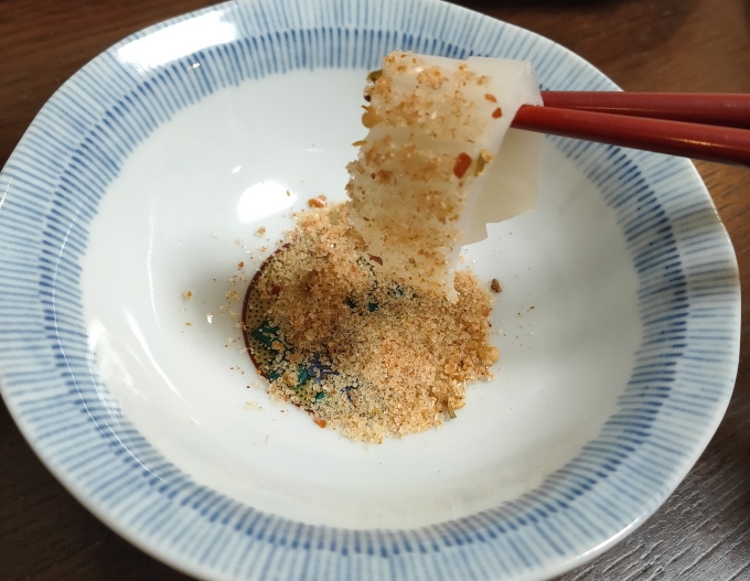 Người Nhật khen sashimi chấm muối tôm Việt Nam ngon - 2