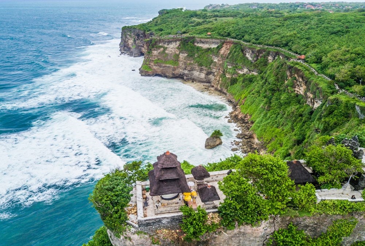 Cảm nhận không gian yên bình tại những ngôi đền ở Indonesia - 10