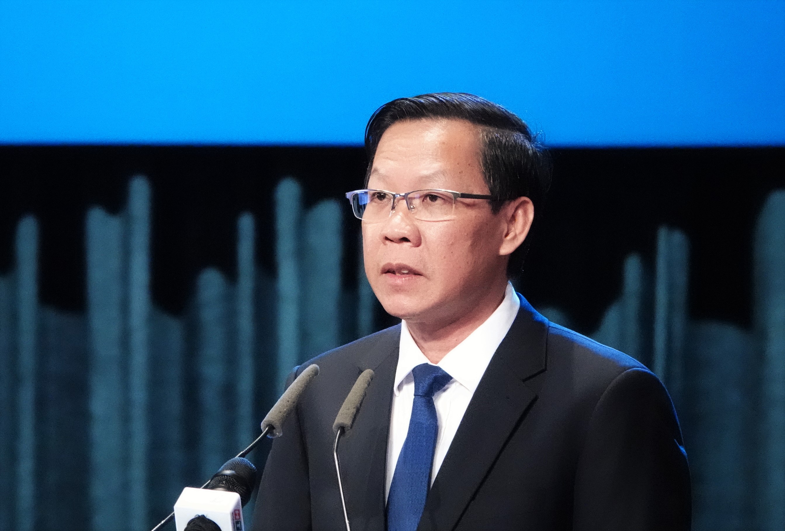 TP.HCM phân công lại nhiệm vụ của lãnh đạo UBND thành phố - 1