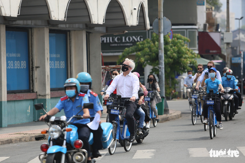 Đặc phái viên thương mại Thủ tướng Anh: ‘TP.HCM là TP dành để đạp xe’ - 3