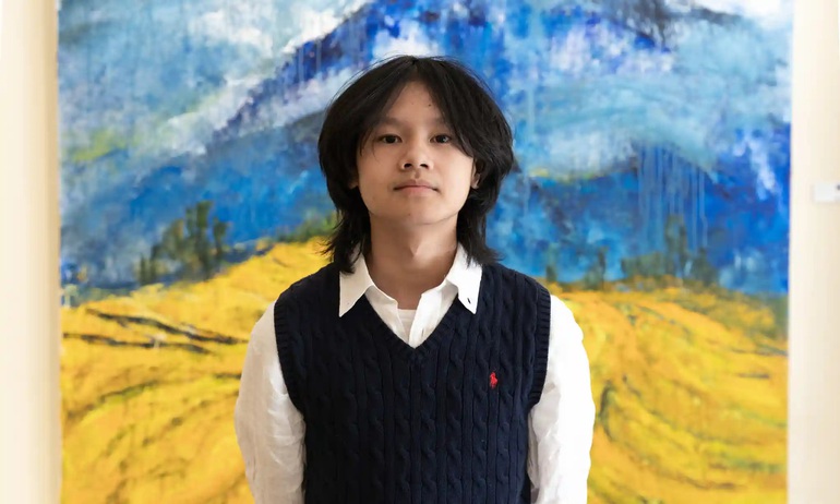 Báo Anh viết về "thần đồng hội họa" Việt: 14 tuổi, bán tranh vài tỷ đồng - 1