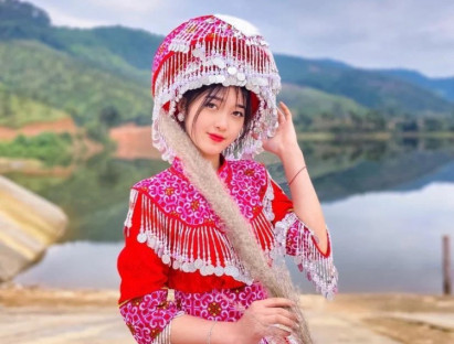 Chuyện hay - Xuất hiện trong đoạn phim về du lịch Tây Bắc, thiếu nữ H'Mông bỗng thành hiện tượng