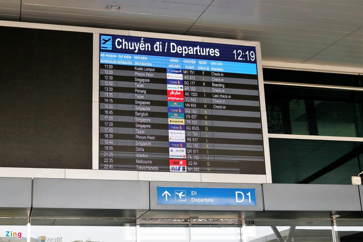 Ga quốc tế Tân Sơn Nhất dần đông khách đi du lịch nước ngoài - 1