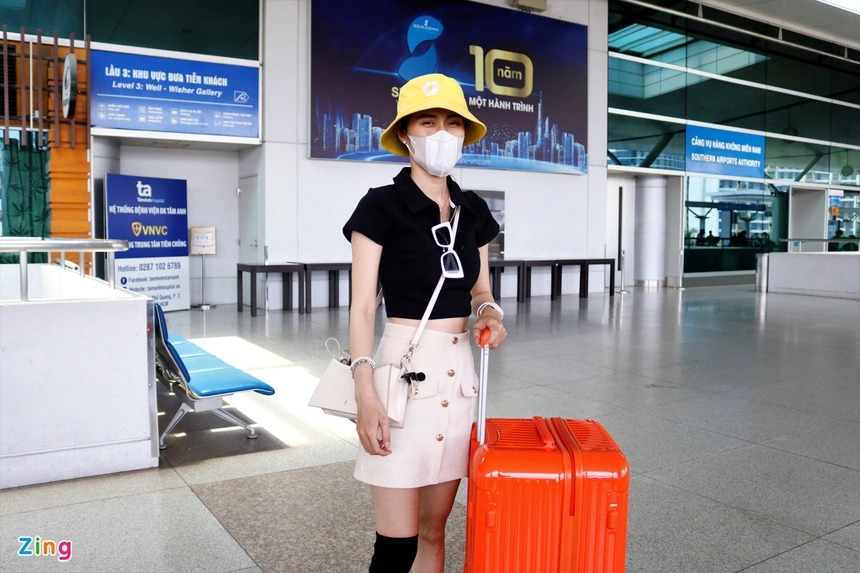 Ga quốc tế Tân Sơn Nhất dần đông khách đi du lịch nước ngoài - 3