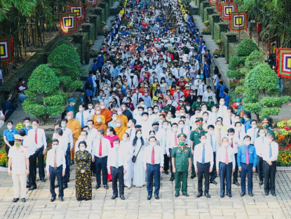 Chuyển động - Lãnh đạo TP.HCM và hàng ngàn người dân dâng hương tưởng niệm các vua Hùng