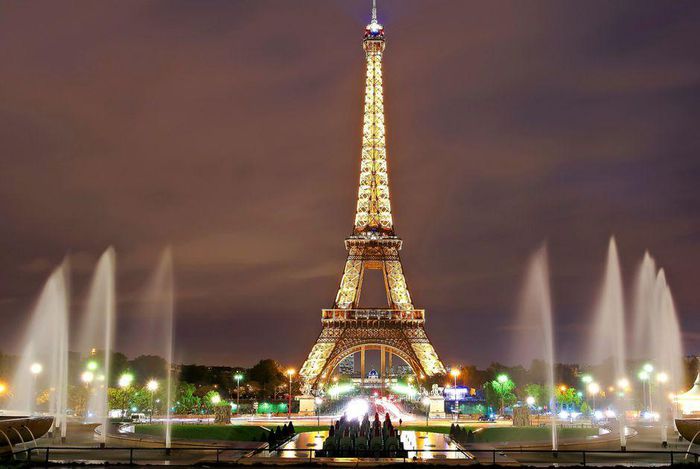 Tháp Eiffel của Pháp bỗng dưng cao thêm 6m nhờ 'độc chiêu' nào? - 2