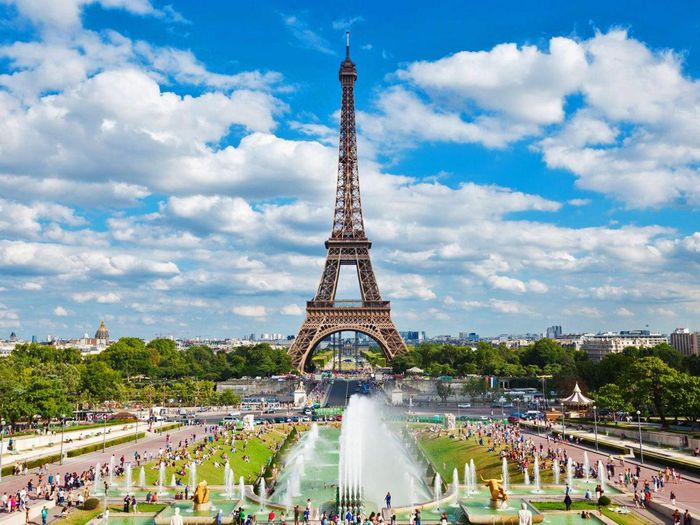 Tháp Eiffel của Pháp bỗng dưng cao thêm 6m nhờ 'độc chiêu' nào? - 1