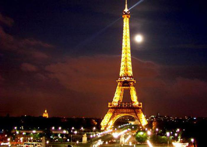 Tháp Eiffel của Pháp bỗng dưng cao thêm 6m nhờ 'độc chiêu' nào? - 3