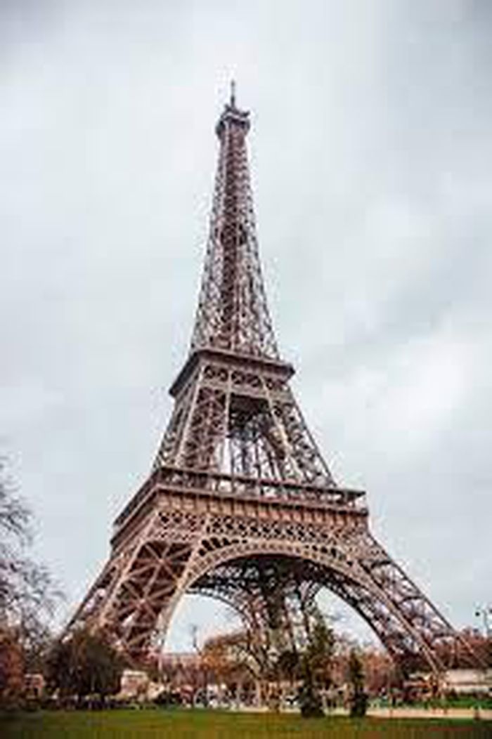 Tháp Eiffel của Pháp bỗng dưng cao thêm 6m nhờ 'độc chiêu' nào? - 7