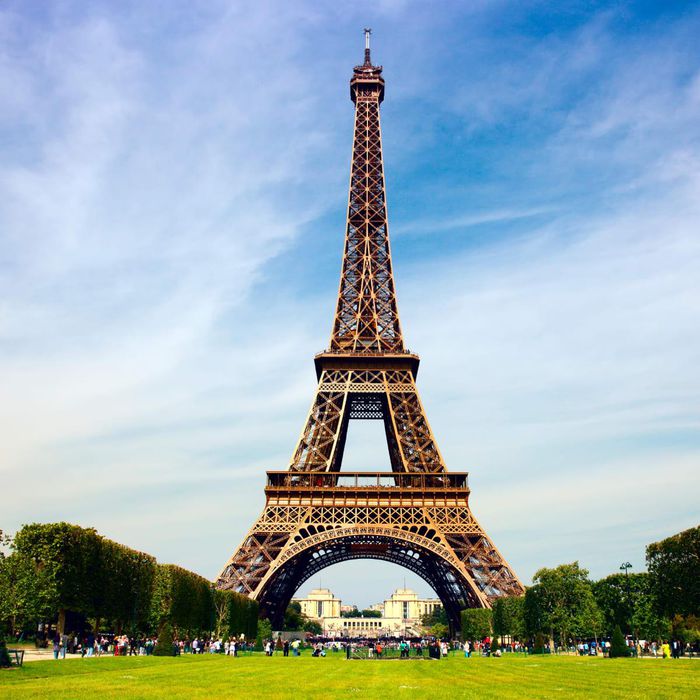 Tháp Eiffel của Pháp bỗng dưng cao thêm 6m nhờ 'độc chiêu' nào? - 10