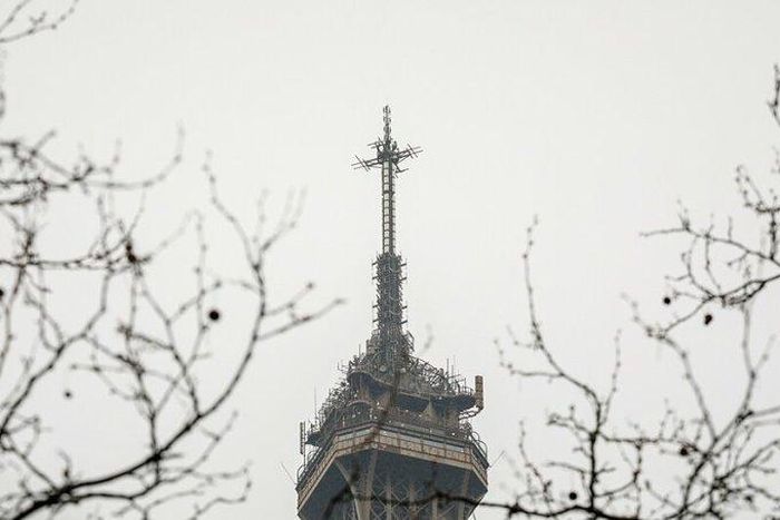 Tháp Eiffel của Pháp bỗng dưng cao thêm 6m nhờ 'độc chiêu' nào? - 8