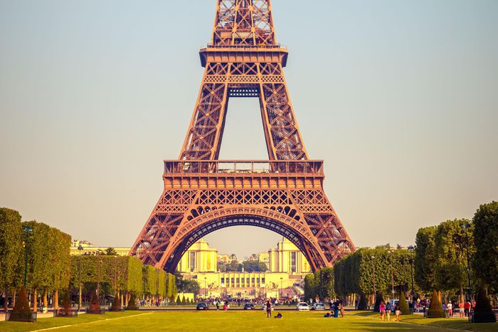 Tháp Eiffel của Pháp bỗng dưng cao thêm 6m nhờ 'độc chiêu' nào? - 9
