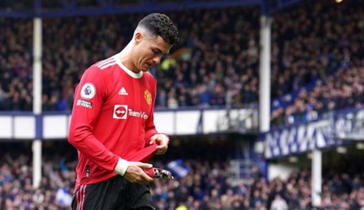 Ronaldo 1 tháng ghi bàn chỉ 1 trận, bị chê “không ra gì” nếu không có Benzema - 1
