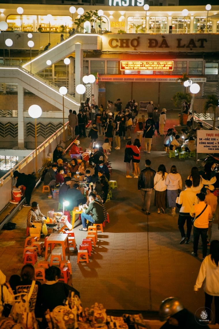 Nghỉ Giỗ Tổ: 5 vạn khách đổ về Đà Lạt, chợ đêm 'đông như kiến' - 3