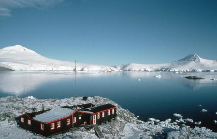 Bưu cục xa xôi nhất thế giới tuyển người đếm chim cánh cụt ở Nam Cực - 1