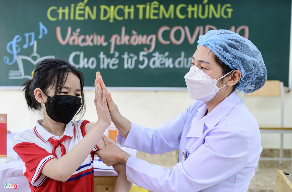 Những trẻ 5-11 tuổi đầu tiên được tiêm vaccine Covid-19 - 7