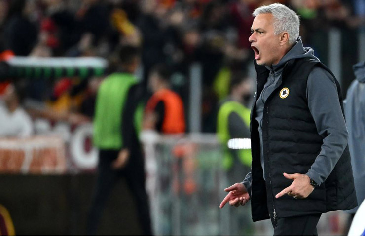 Roma phục thù &#34;ngựa ô&#34;, vào bán kết cúp châu Âu: Mourinho đáp trả antifan - 2