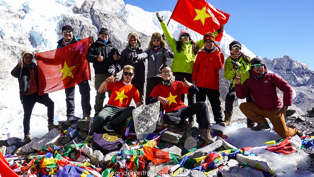 Khách Việt chi hàng nghìn USD leo Everest Base Camp - 2