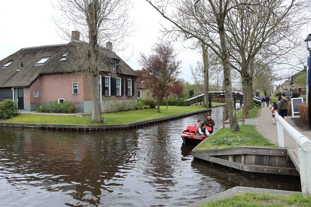 Mê mẩn với vẻ đẹp của những ngôi làng cổ tích ở Hà Lan - 9