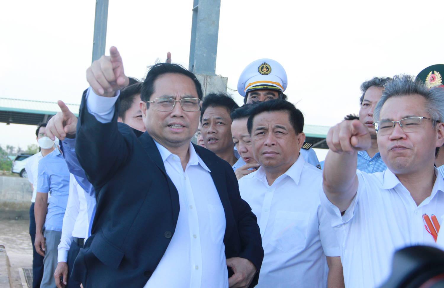 Thủ tướng Phạm Minh Chính khảo sát khu vực xây cảng biển ở Sóc Trăng - 2