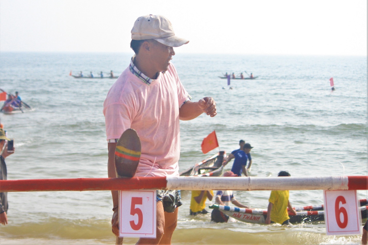 Kịch tính đua thuyền trên biển Thuận An - 8
