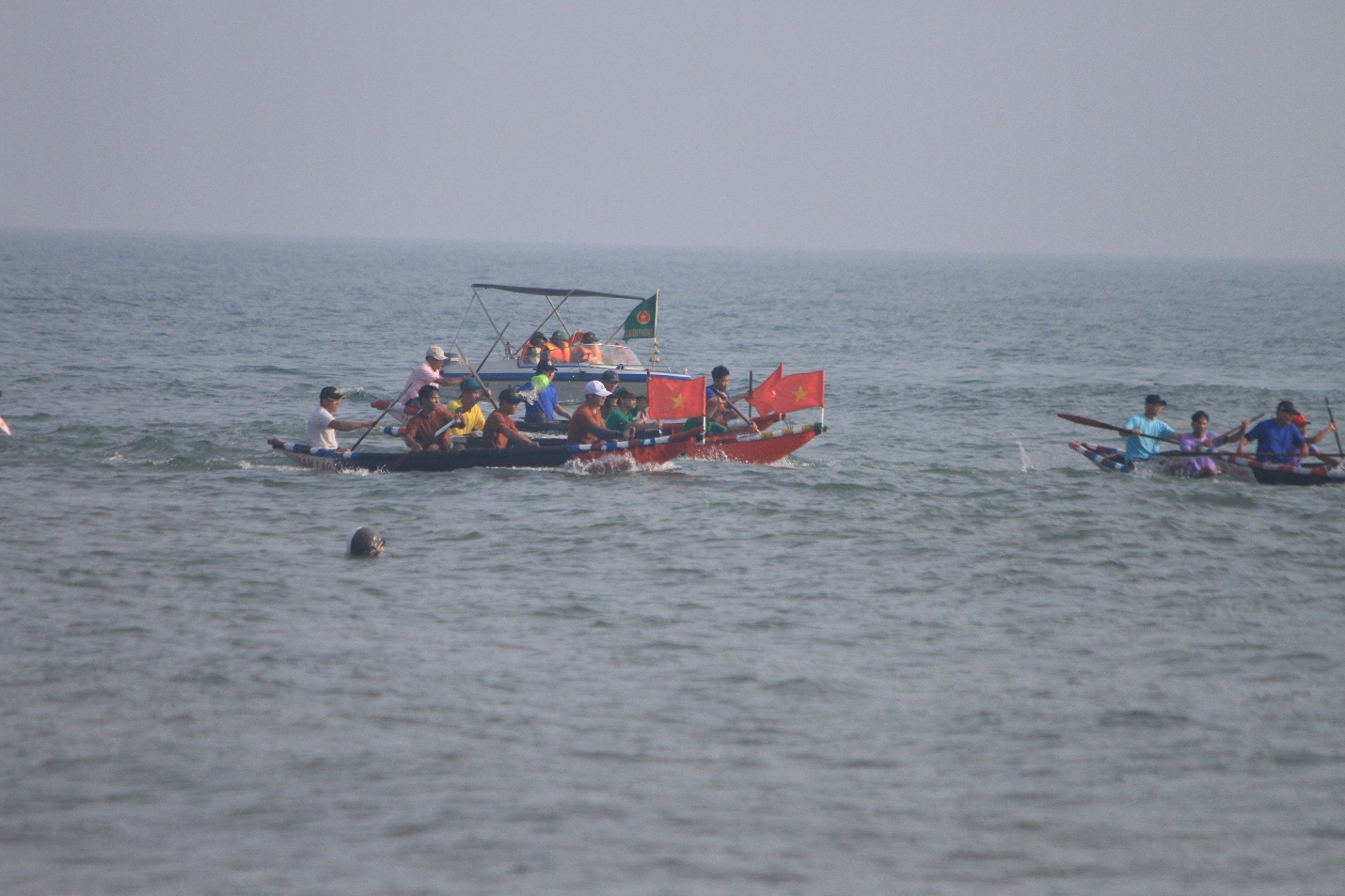 Kịch tính đua thuyền trên biển Thuận An - 6