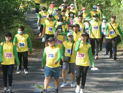 Chuyển động - Hơn 400 người đi bộ và trải nghiệm xuyên rừng U Minh trong 2 ngày nghỉ lễ