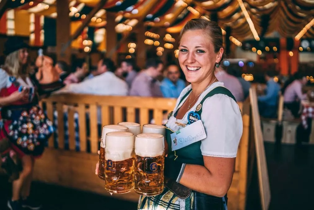 Lễ hội bia lớn nhất thế giới trở lại hoành tráng sau hai năm đại dịch - 4