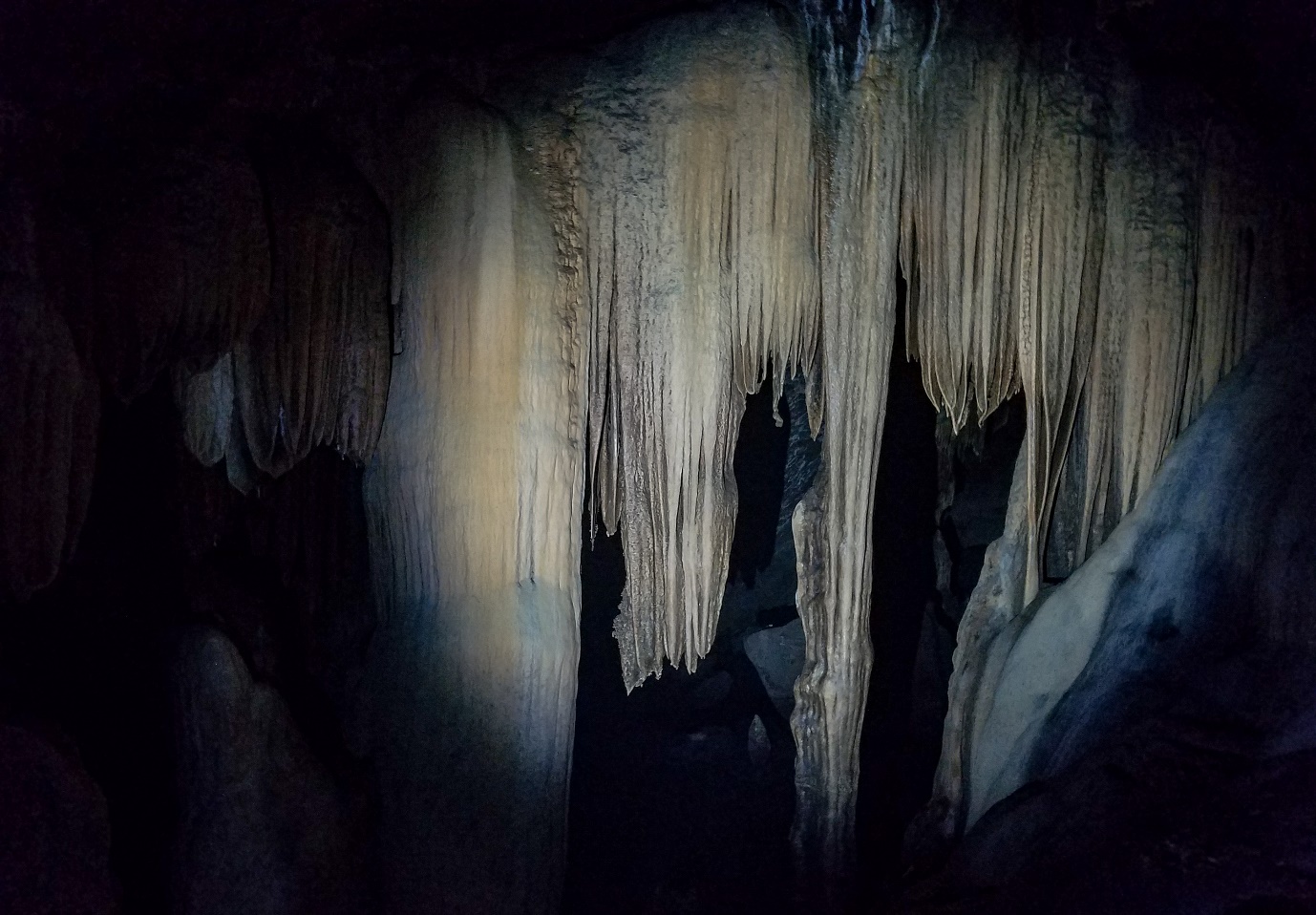 Khám phá hang động hoang sơ đầy mê mẩn giữa núi rừng Quảng Trị - 13