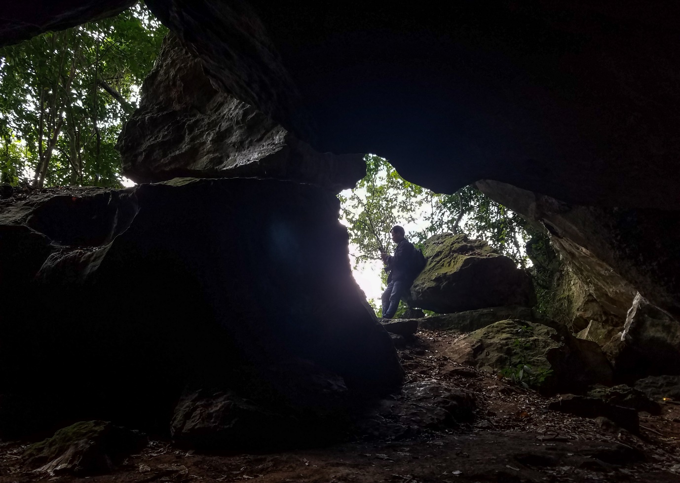 Khám phá hang động hoang sơ đầy mê mẩn giữ núi rừng Quảng Trị - 19